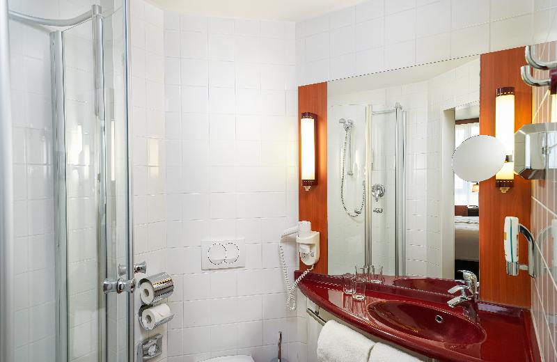 스탠다드 룸 킹사이즈 침대, Holiday Inn Express & Suites Sandusky, An Ihg
