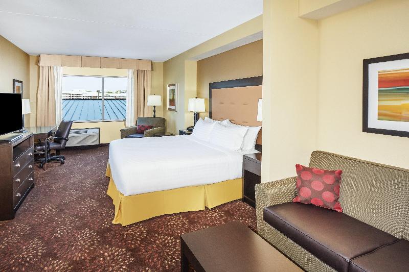 스위트, Holiday Inn Express & Suites Sandusky, An Ihg