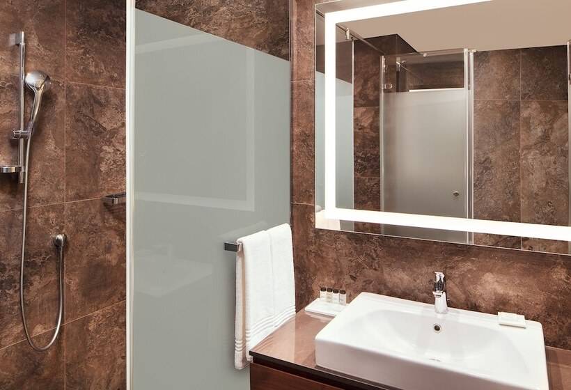 Номер Клуб с Террасой, Sheraton Grand Istanbul Atasehir