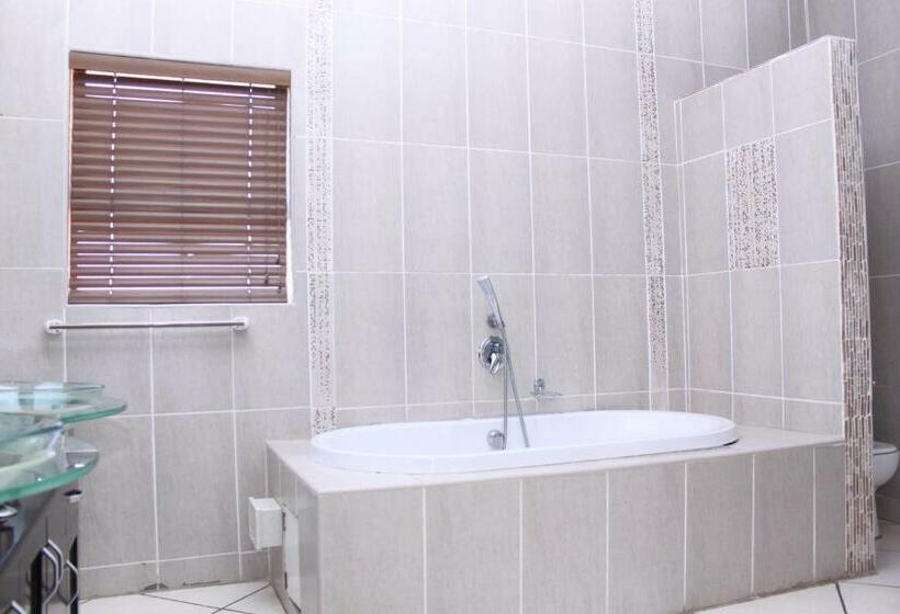 Семейный Номер, Ikaze Guest House