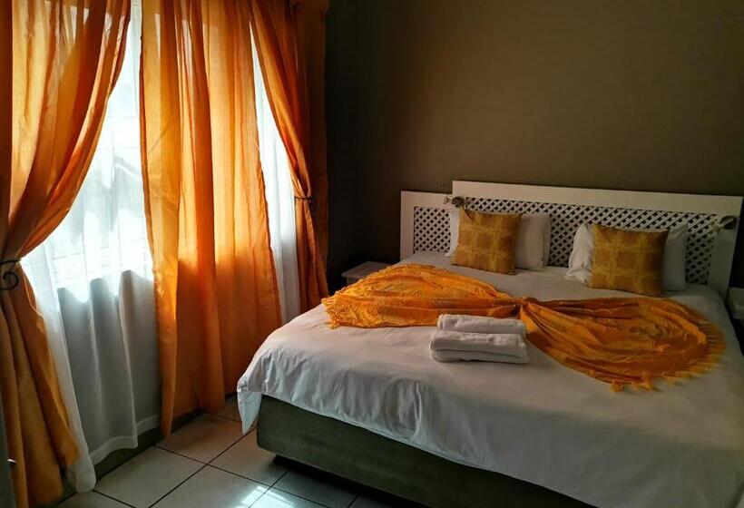Дом 3 Спальни, Point Village Hotel And Self Catering