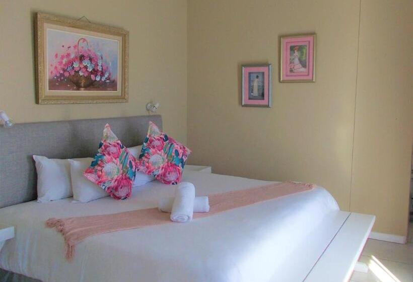 Люкс Вид на Сад, Point Village Hotel And Self Catering
