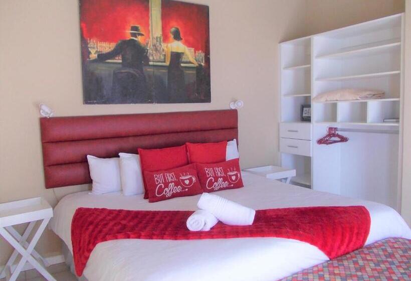 Люкс, Point Village Hotel And Self Catering