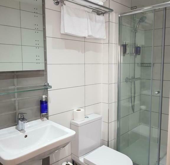 Quarto Deluxe, The Beverley Hotel London   Victoria