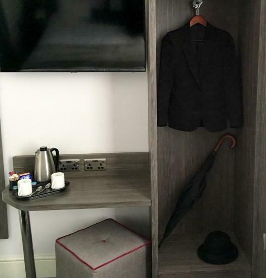 Quarto Deluxe, The Beverley Hotel London   Victoria