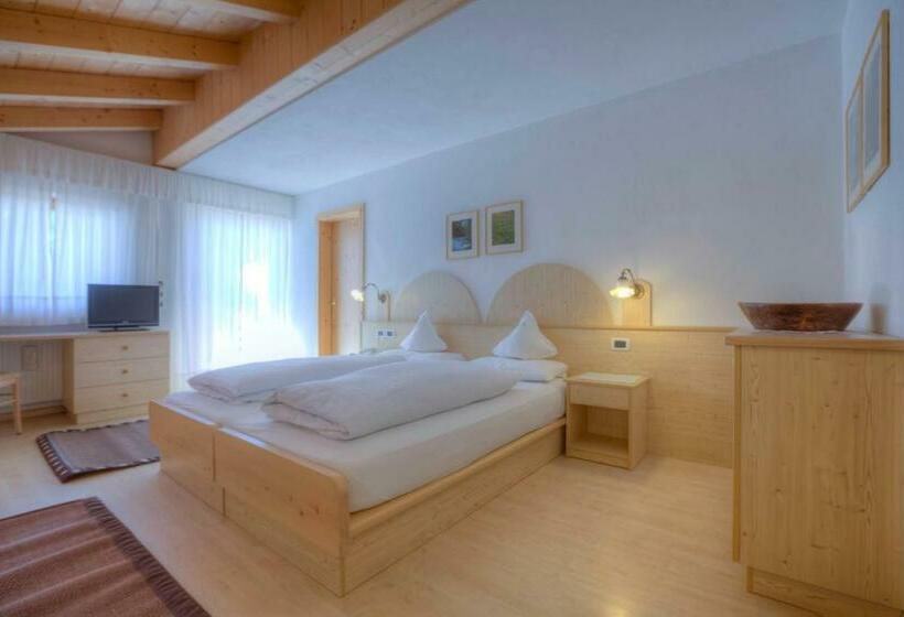 Quarto Triplo Estandar com Sacada, La Stua