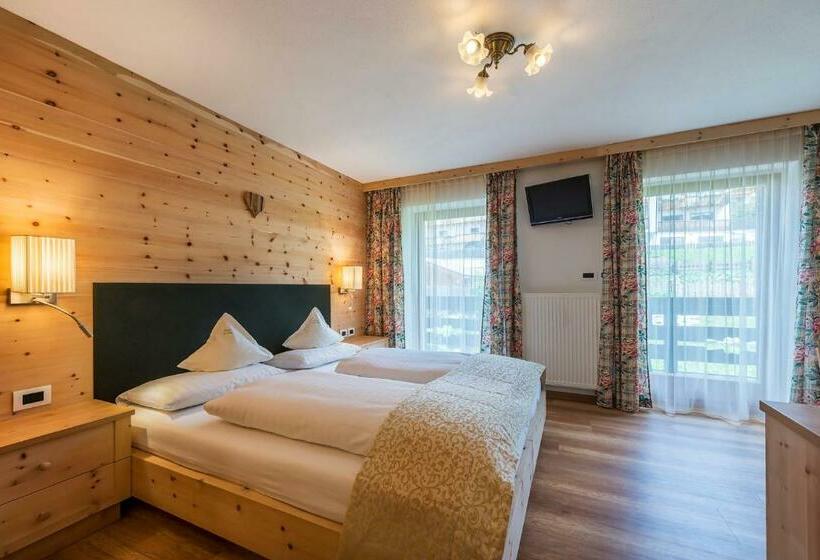 Номер Стандарт, La Stua