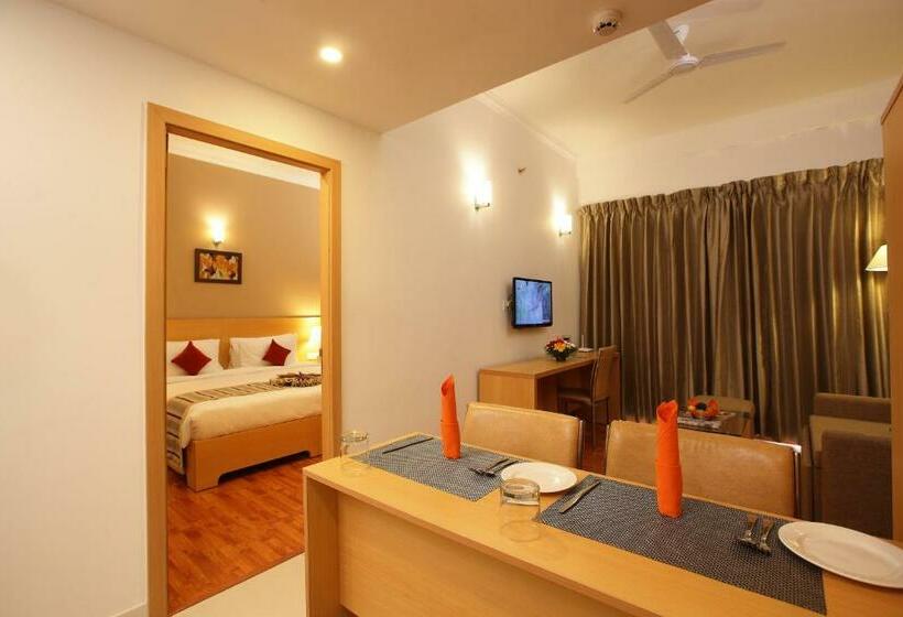 Люкс Повышенной Комфортности, Starlit Suites Kochi