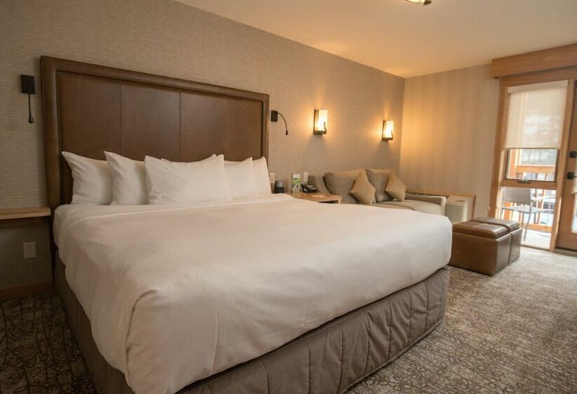 带大床的高级房间, Moose Hotel And Suites