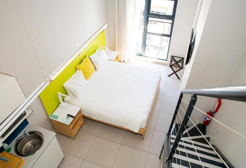 스탠다드 스튜디오, Mojo Hotel & Market
