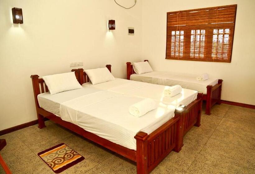 Номер Стандарт Трехместный, Lake Villa Resort