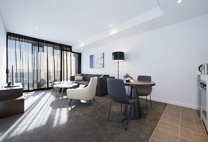 Студио Стандарт с Балконом, Silkari Suites At Chatswood