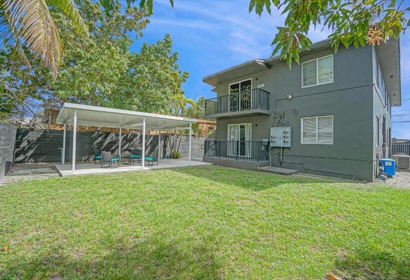 带1个卧室的带阳台的公寓, Elegant Wynwood Flats
