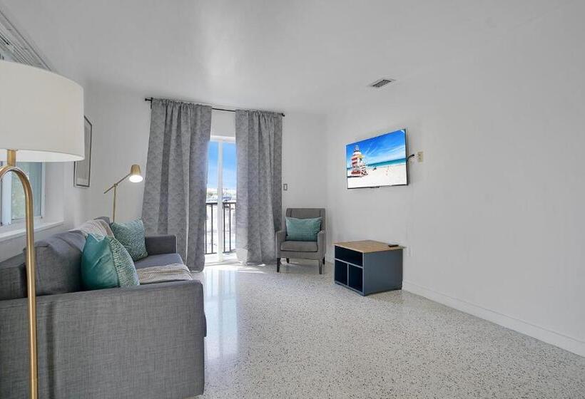 带1个卧室的带阳台的公寓, Elegant Wynwood Flats