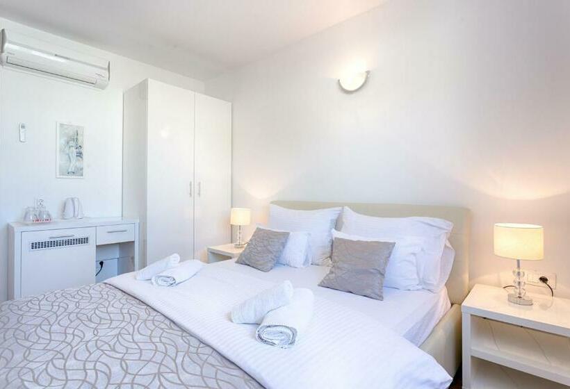 חדר אקונומי, Adriatic Queen Residence