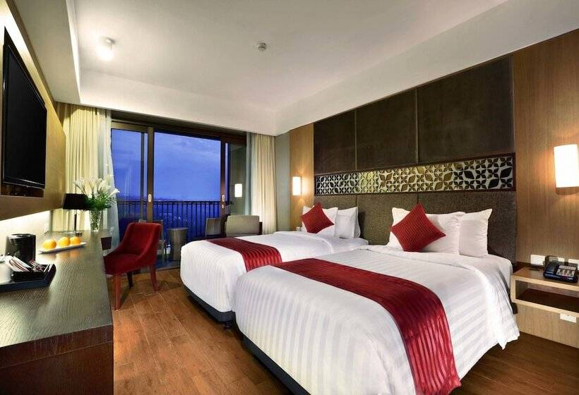 Номер Deluxe Вид на Бассейн, Aston Sentul Lake Resort & Conference Center