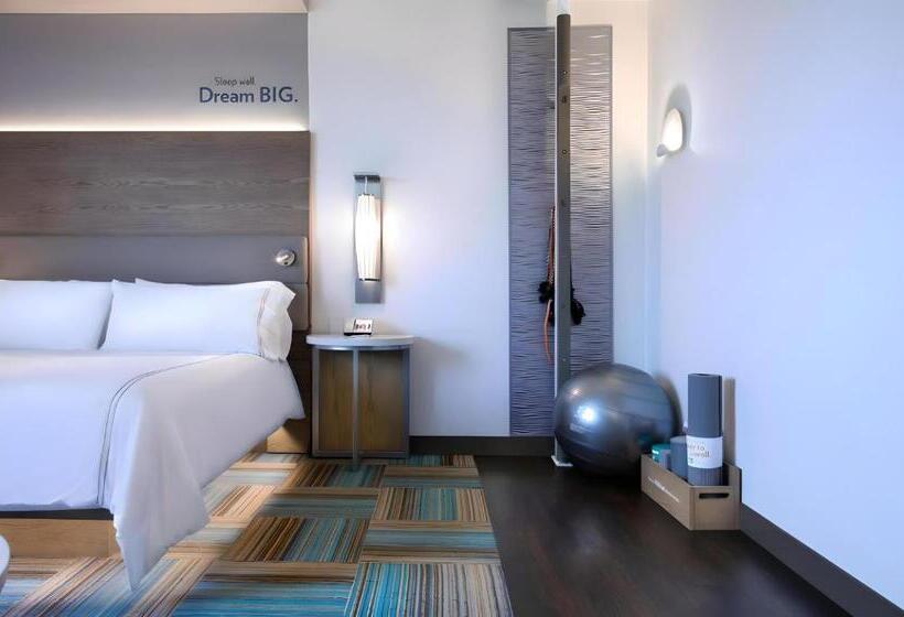 适合残疾人士使用的带超级大床的标准间, Even Hotel Omaha Downtown   Old Market, An Ihg