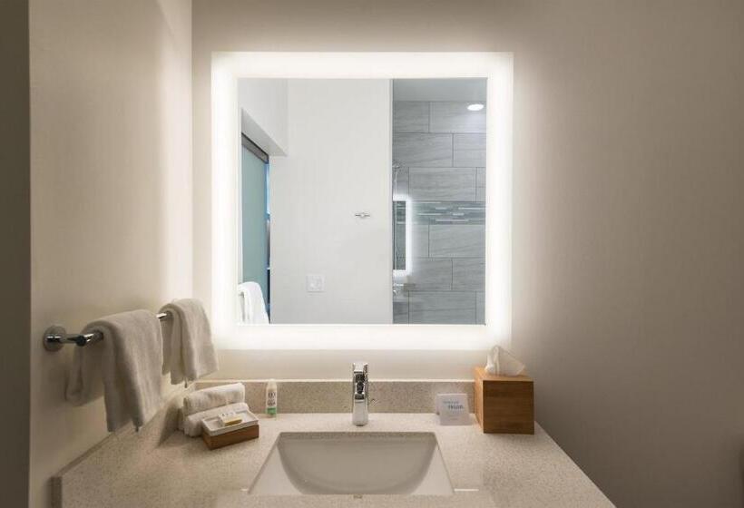 适合残疾人使用的标准间, Even Hotel Omaha Downtown   Old Market, An Ihg