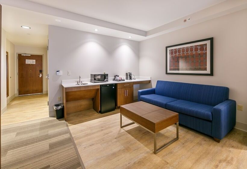 סוויטה מותאמת לאדם עם מוגבלויות, Holiday Inn Express Gatlinburg Downtown, An Ihg