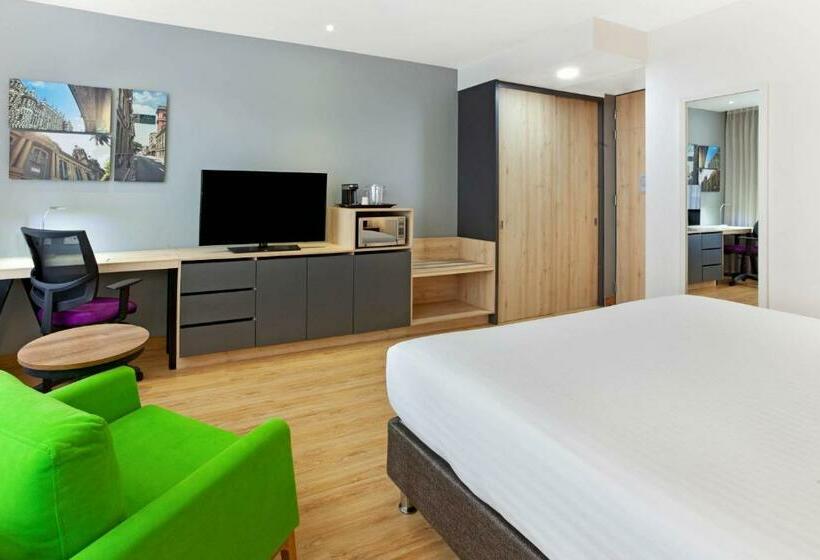 스탠다드 룸 킹사이즈 침대, La Quinta By Wyndham Medellin