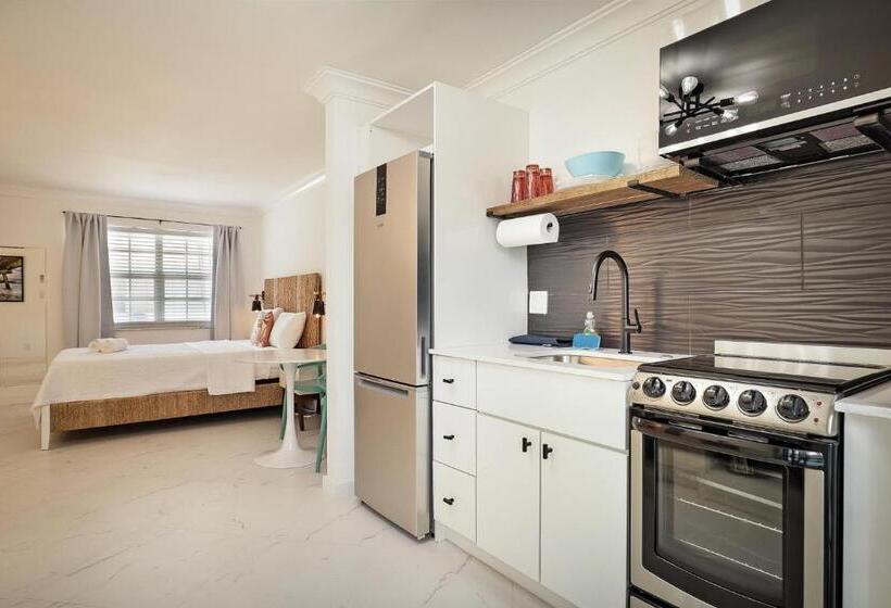 Deluxe Suite, La Mer Suites