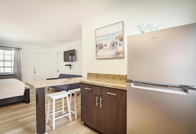 Deluxe Studio, La Mer Suites