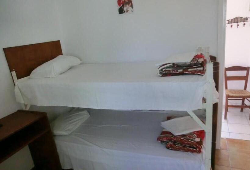 エコノミートリプルルーム, Santorini Camping & Hostel