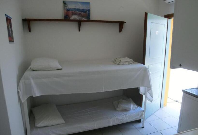 エコノミー４人部屋, Santorini Camping & Hostel