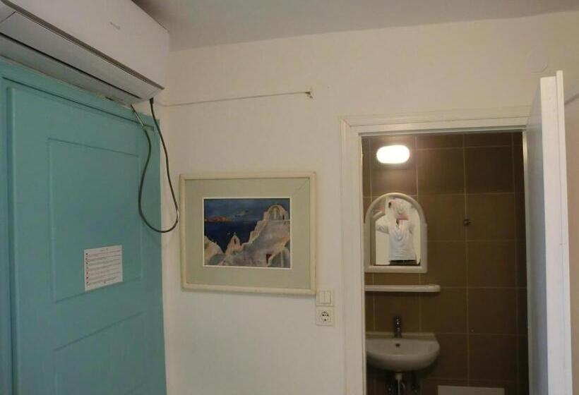 エコノミールーム, Santorini Camping & Hostel