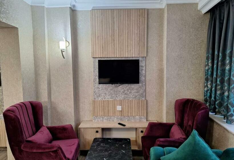 Номер Стандарт, Lords Mansion