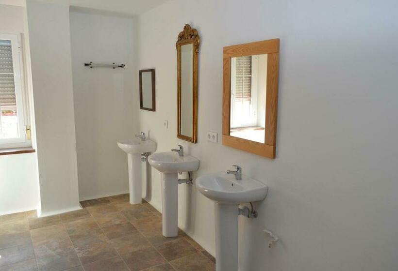 ルームシェアのワンベッド, Albergue Gares