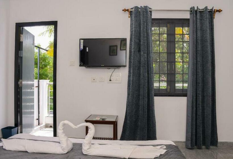 اتاق لوکس با بالکن, Sizzling Inn Pondy