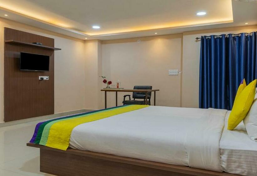 Quarto Deluxe, Itsy Hotels Kashi Grand, Bhu