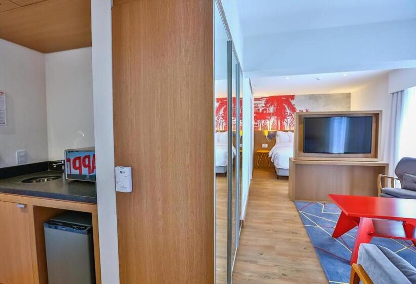 سوئیت با وان آب گرم, Radisson Red Campinas