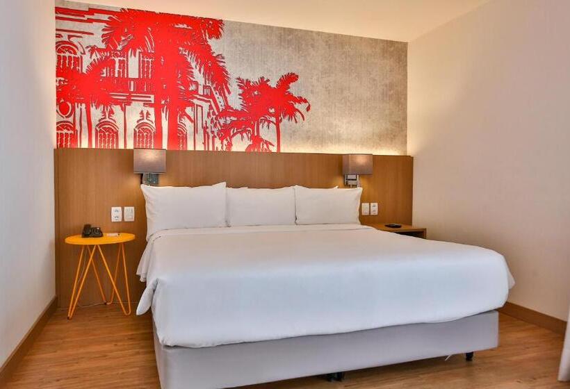 اتاق خانوادگی تودرتو, Radisson Red Campinas