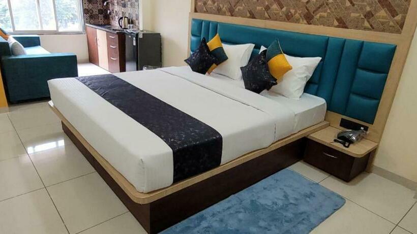 اتاق لوکس, Sarika International