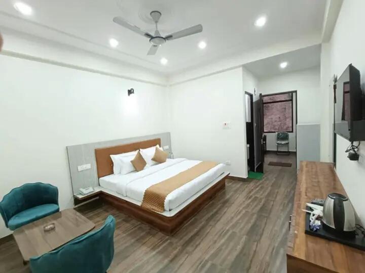Номер Стандарт Вид на Горы, Himalayan Hits Kasauli