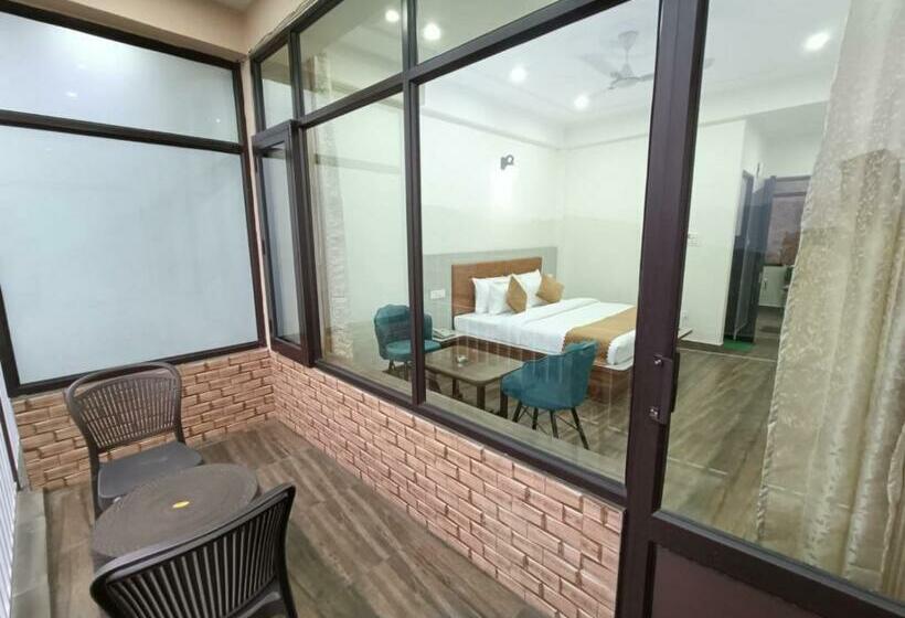 Номер Стандарт Вид на Горы, Himalayan Hits Kasauli