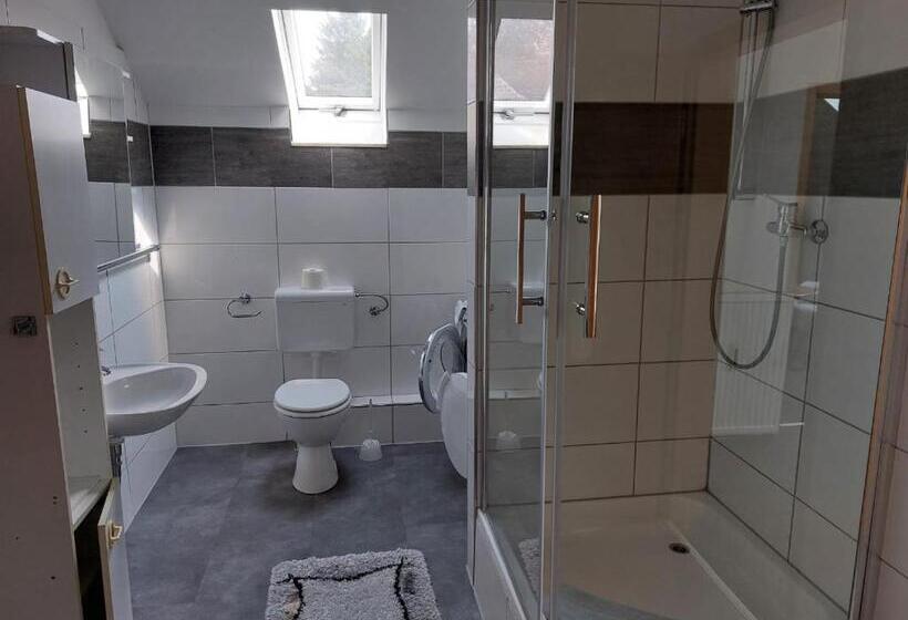 标准三人间, Gästezimmer Gasthof Becker