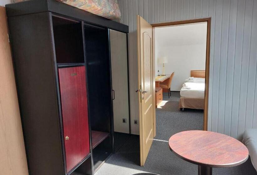 标准三人间, Gästezimmer Gasthof Becker