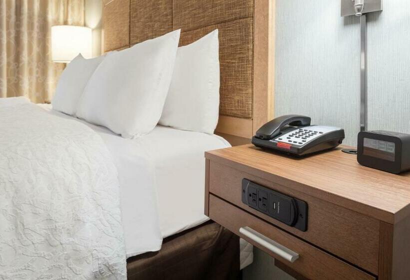 Люкс Deluxe Кровать Кинг, Hampton Inn Lincoln Airport