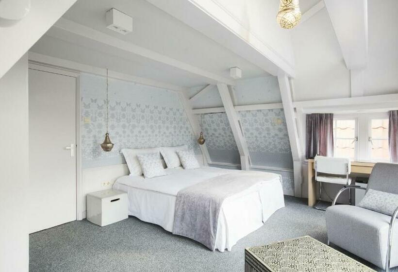 Standard Room with Views, T