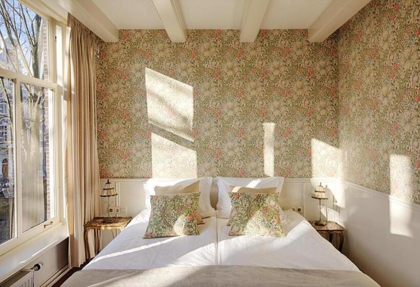 Standard Room with Views, T