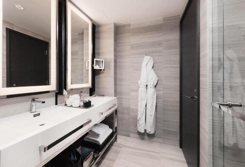 带大床的标准间, Paradox Hotel Vancouver