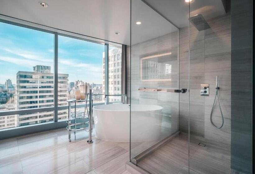 디럭스 스위트, Paradox Hotel Vancouver