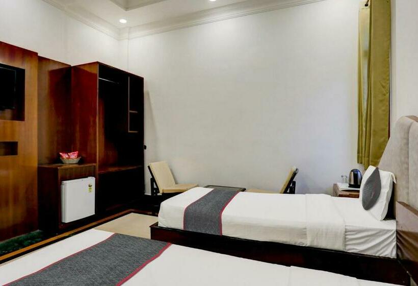 Номер Стандарт, Townhouse Hotel Selaqui Inn