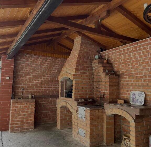 Дом 1 Спальня, Pensiunea Andora