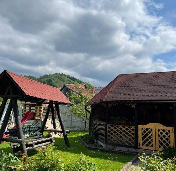 Дом 1 Спальня, Pensiunea Andora