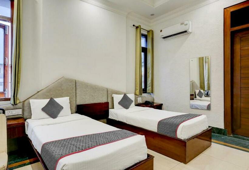 Номер Стандарт, Townhouse Hotel Selaqui Inn