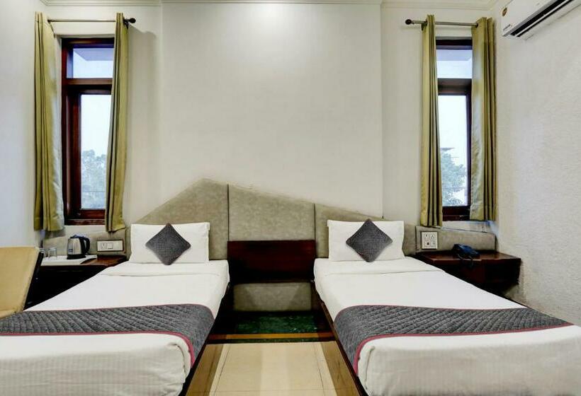 Номер Стандарт, Townhouse Hotel Selaqui Inn
